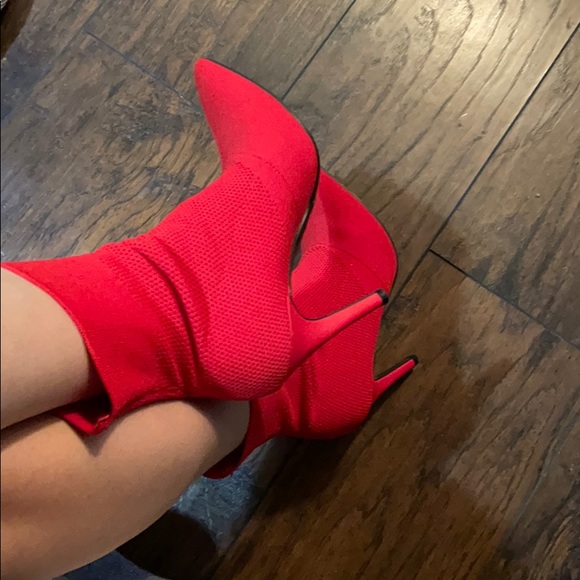 Red boots - Picture 2 of 4